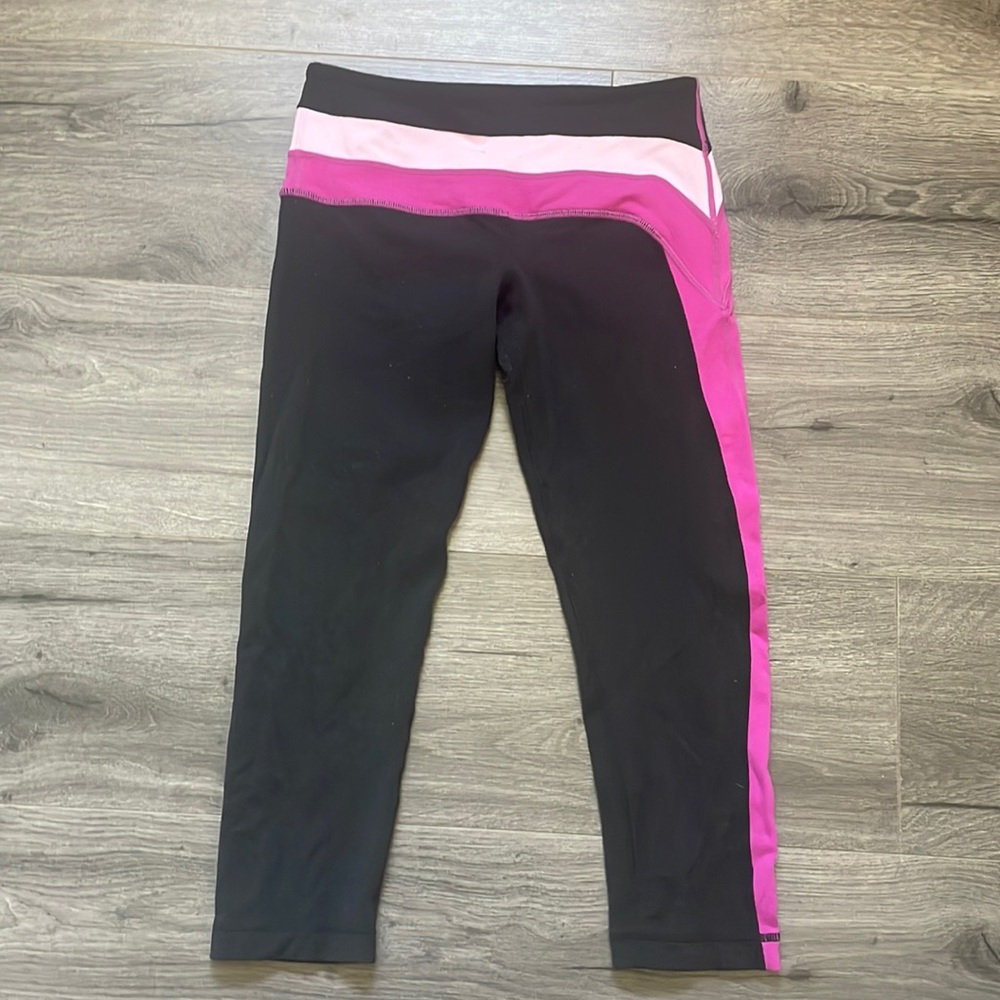 Lululemon Athletic Yoga stretchy Breathable Cropped pants black and pink strip